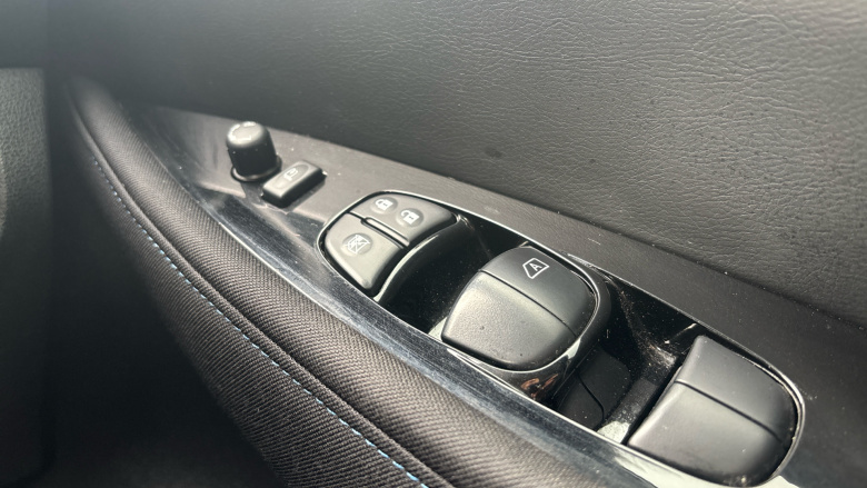 Nissan LEAF 110kW N-Connecta 39kWh 5dr Auto Electric Hatchback